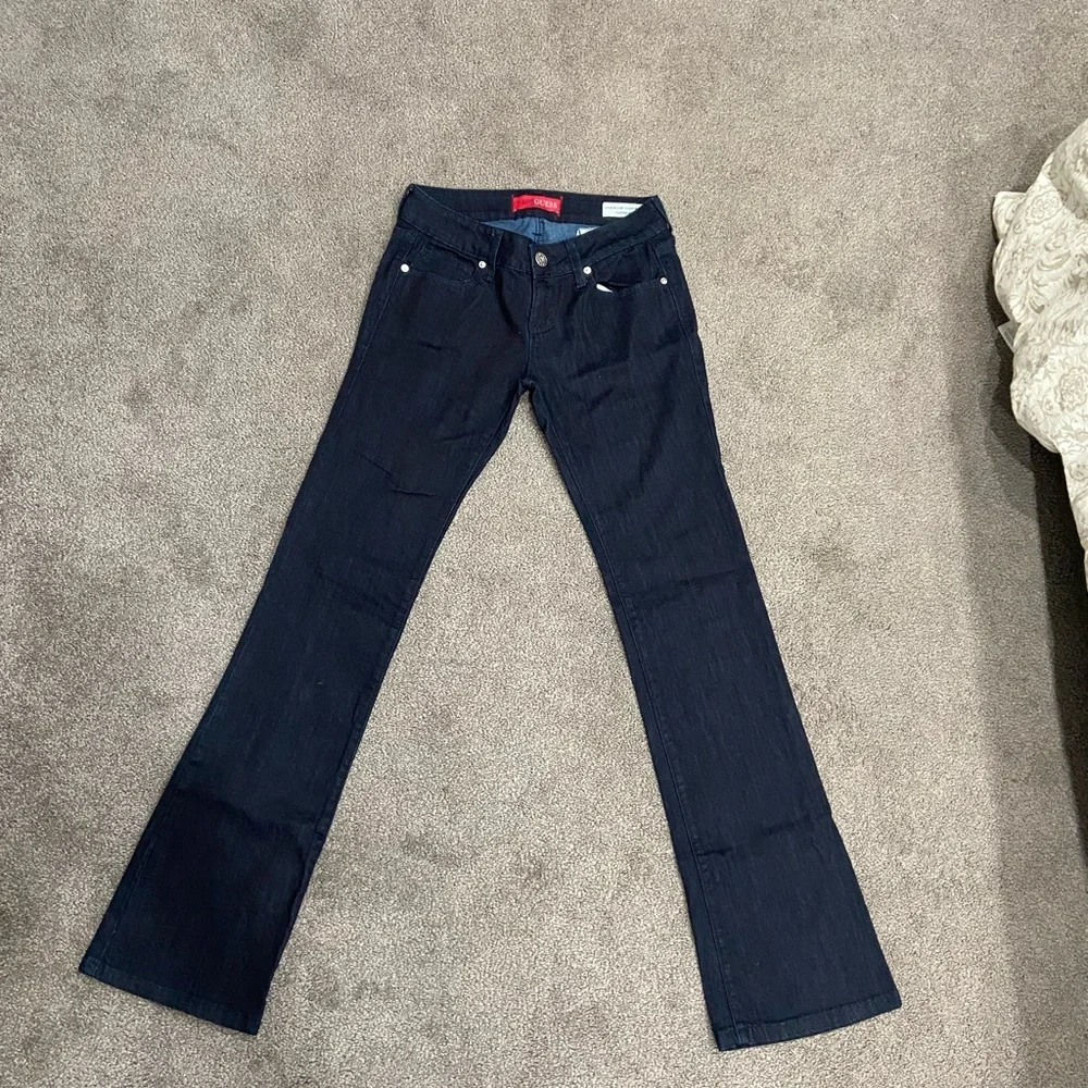 GUESS MEDIUM RISE BOOTCUT JEANS - Picture 4 of 5